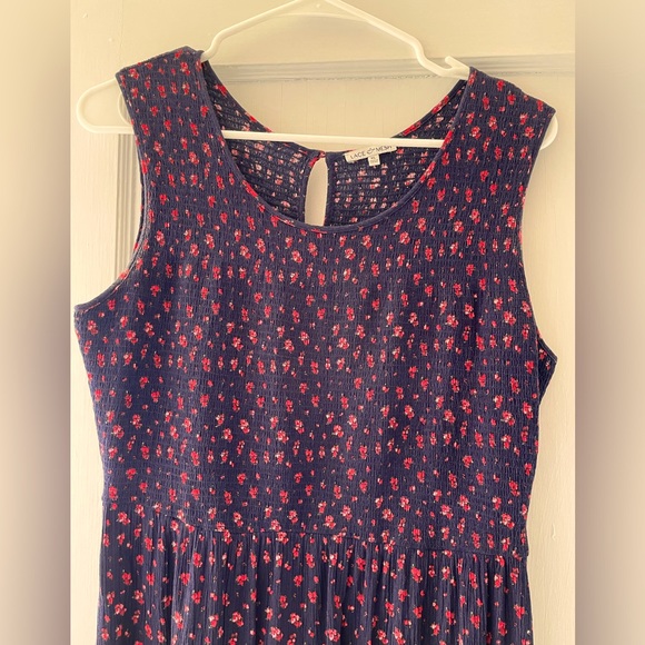Comfortable, Light, Navy Blue & Red Floral Dress - Picture 2 of 9